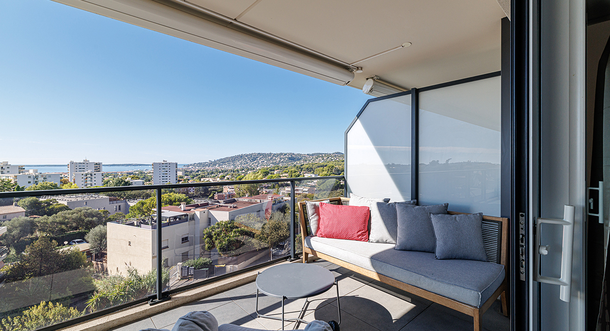 antibes juan les pins 89 vente appartement 3pieces 2chambres centre ville plage mer gare 01 salon