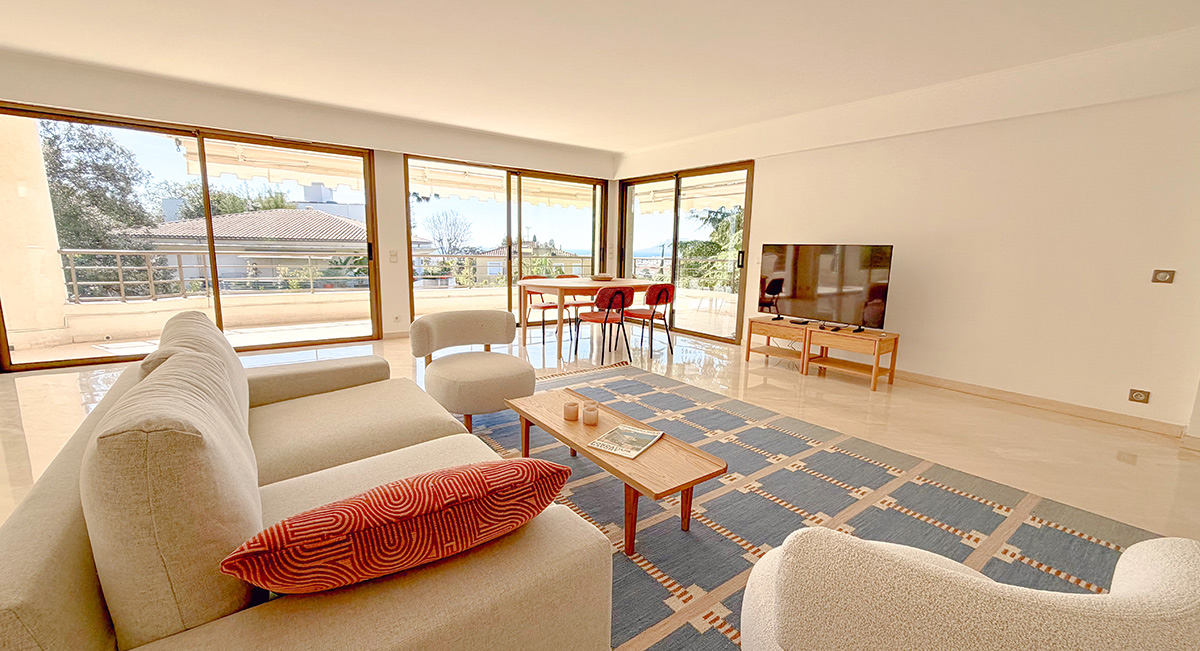 antibes juan les pins 67 appartement centre ville renovation 2pieces mer 01salon