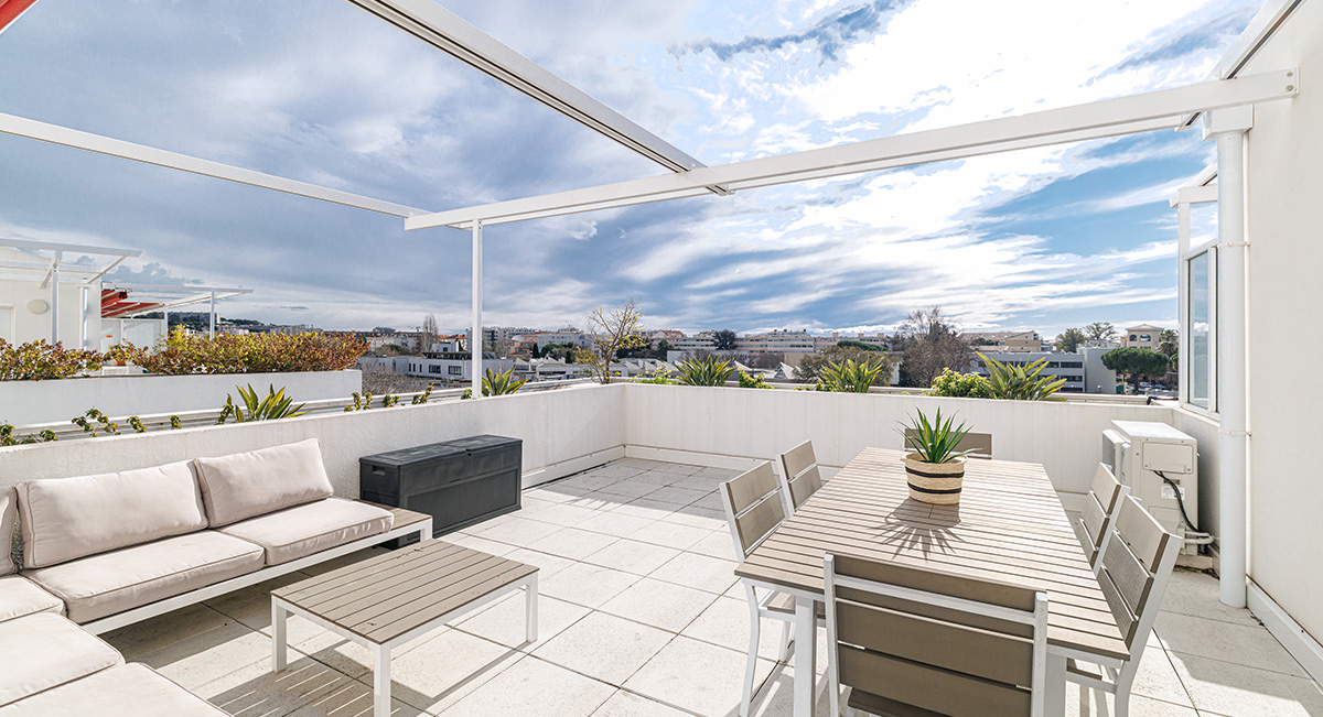 antibes juan les pins 67 appartement centre ville renovation 2pieces mer 01salon